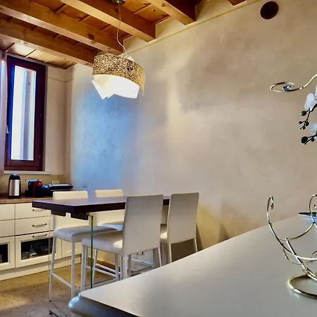 Mgh Luxury - Romeos Penthouse Apartment *